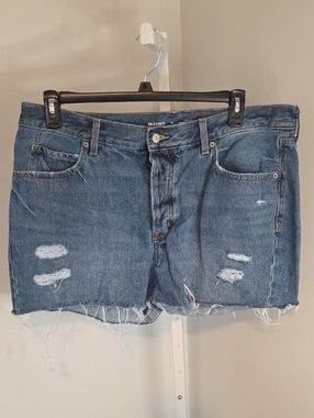 Old Navy High Rise Slouchy Straight Denim Shorts / Size 16